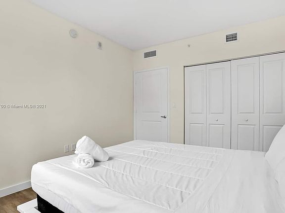 3rd image of 601 NE 23rd St APT 703