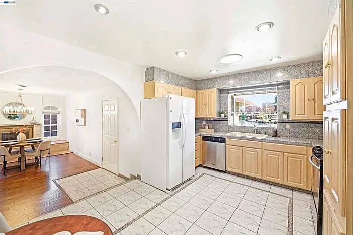 4179 Eggers Dr — Photo 4