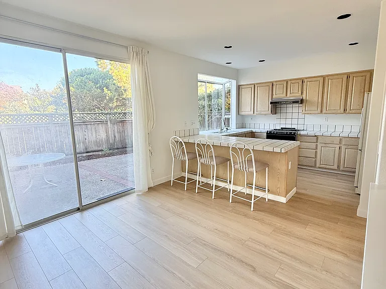 154 Asby Bay — Photo 9