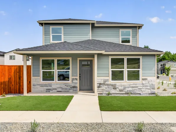 952 Honey Bee St, Medford, OR 97501