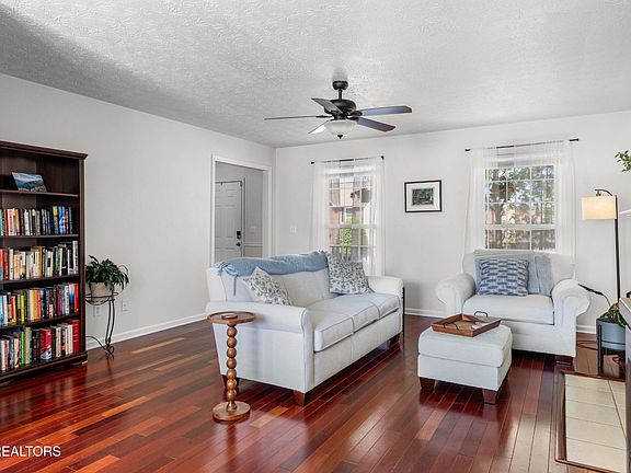 4th image of 5726 Lagerfield Ln