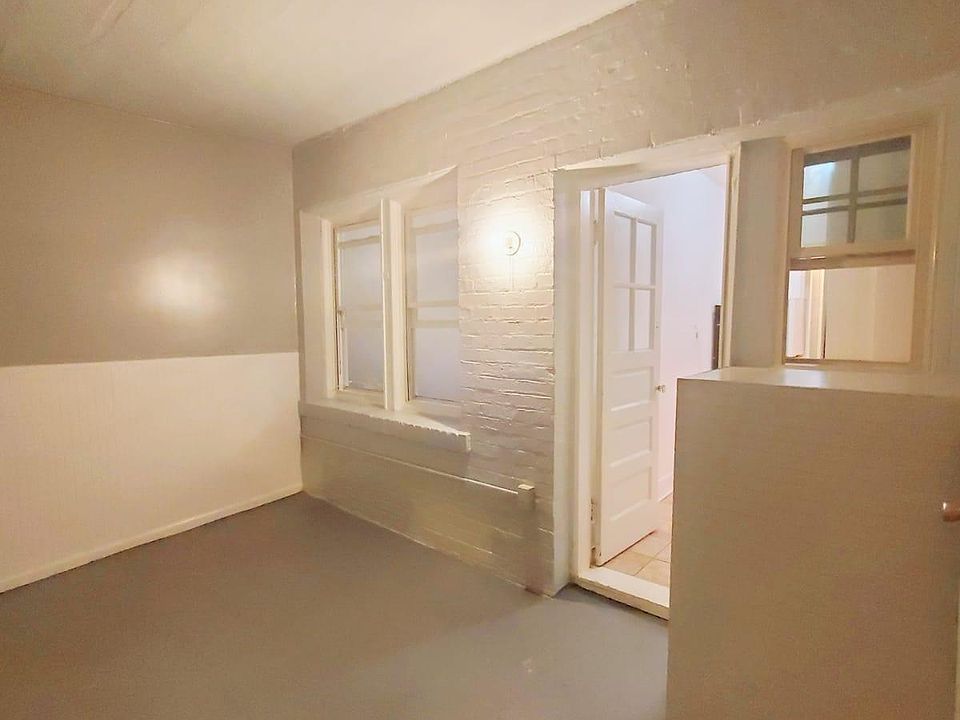 Den area can easily be converted into a second Bedroom, Home Office, Gym, or Studio. Den has outdoor access to the back of the property (small backyard, trash pick up area, Street connecting ally) Back Door Entrance has a Safety Gate.