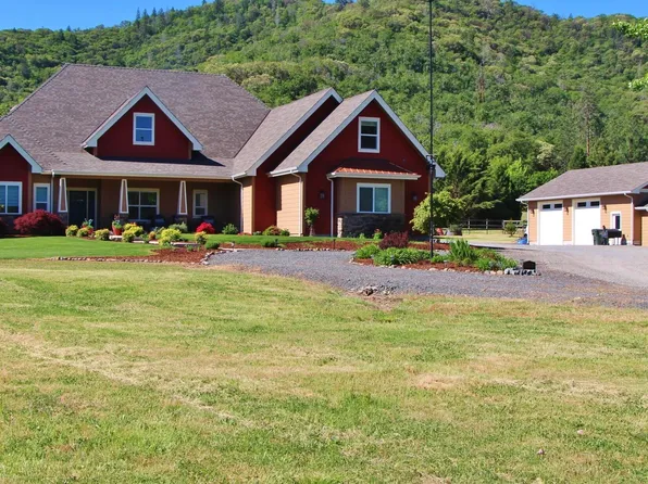 7765 Colonial Way, Central Point, OR 97502