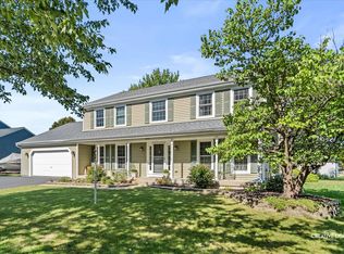 135 Chesterfield Dr, Oswego, IL 60543