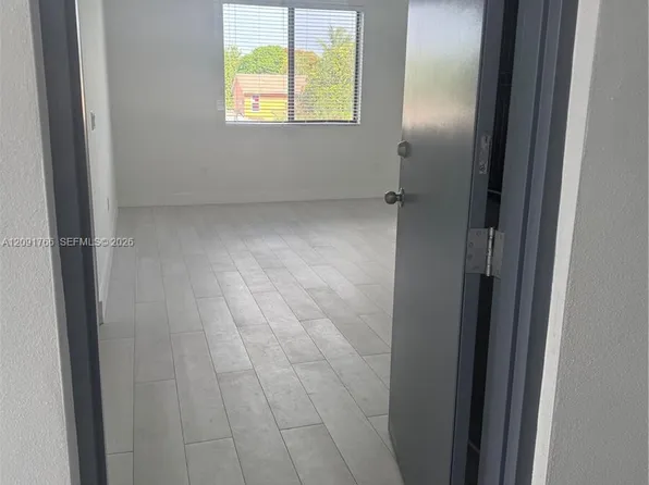 1091 E 17th St #403, Hialeah, FL 33010