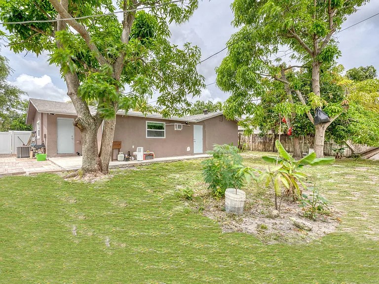 9696 SW 1st Pl — Photo 10