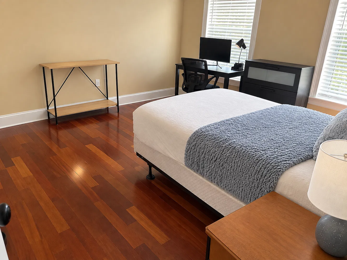 5 bed, 2.5 bath, 2462 sqft, $1,300 — Photo 4