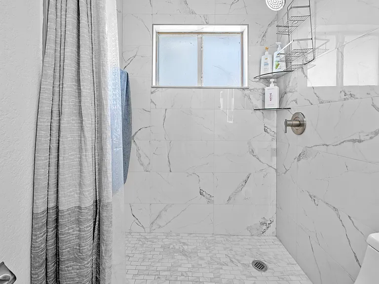1208 NE 5th Ave #1 — Photo 19