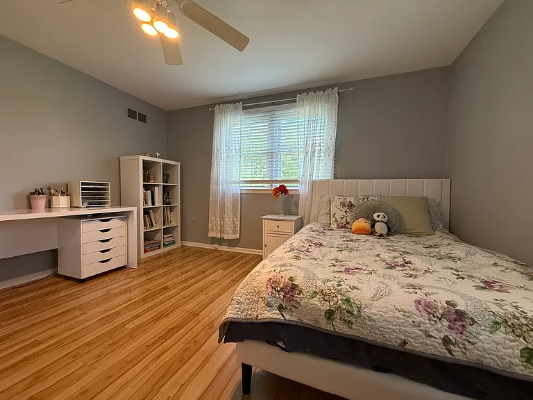 806 Warfield Ln — Photo 32