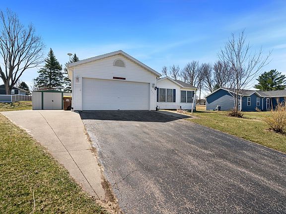 3rd image of 227 Meadow Dr