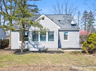 1649 Burton St SE, Grand Rapids, MI