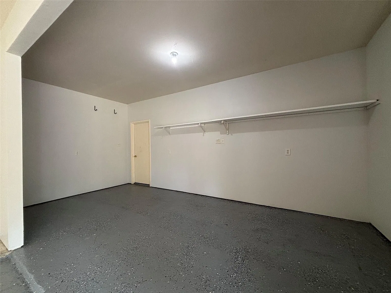 4 bed, 2768 sqft, $2,500 — Photo 3