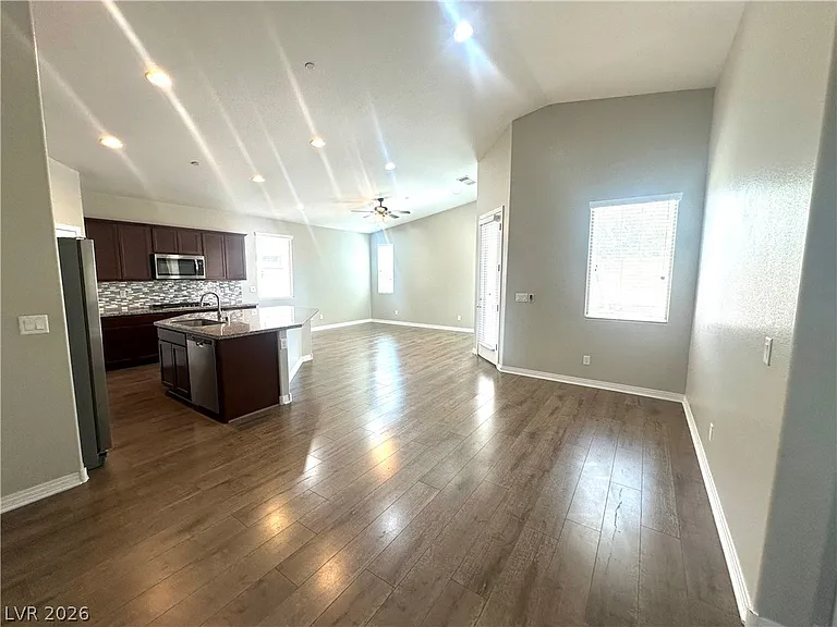 2618 Cooper Gallery St — Photo 2