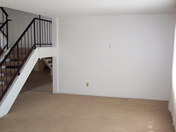 3rd image of 2848 E Clarendon Ave