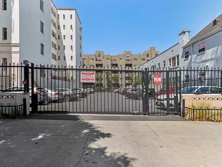 Linda Vista Apartments — Photo 37