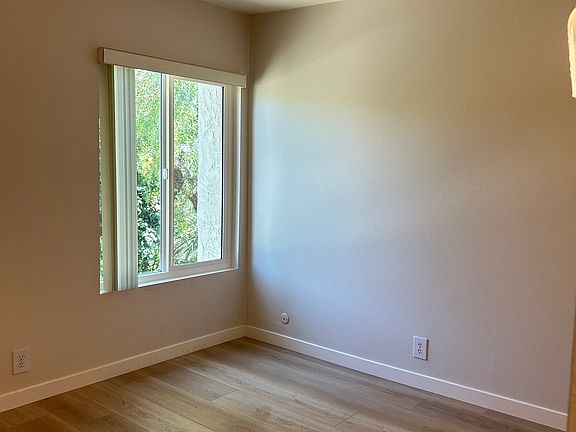 5th image of 90 Aliso Ln #90