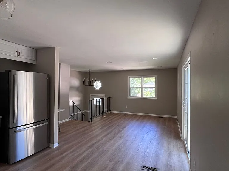 519 Kenmore Rd — Photo 5