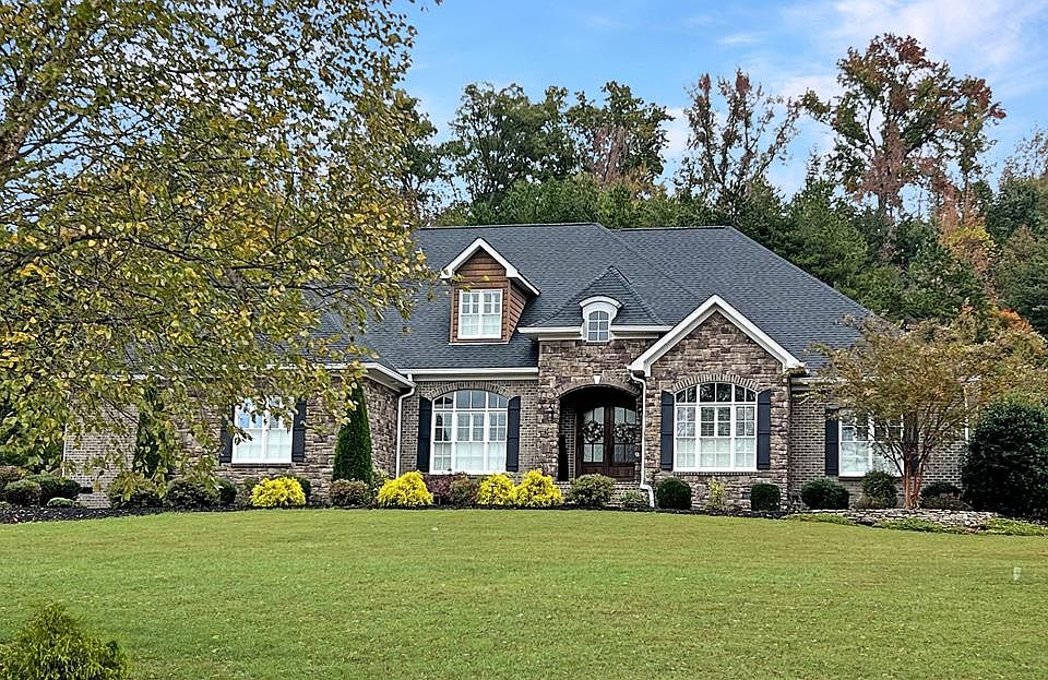 1st image of 370 Shoreham Dr
