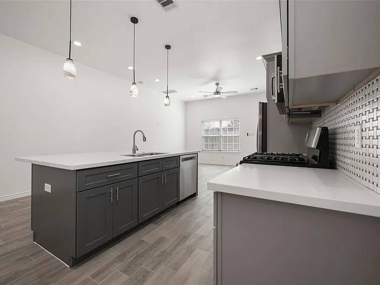 4406 Sterling St #B — Photo 11