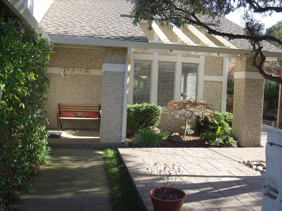 Private Front Courtyard.