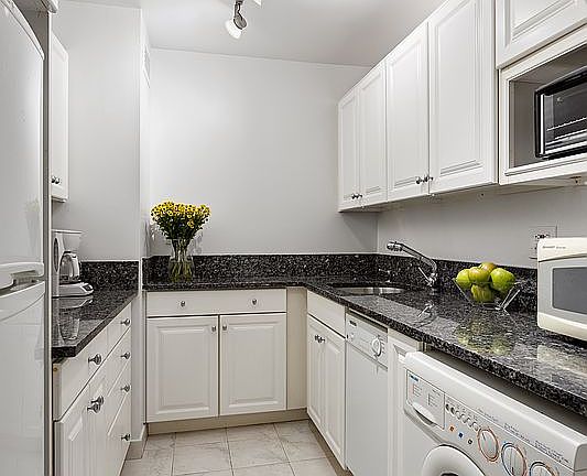 4th image of 201 W 70th St APT 16H