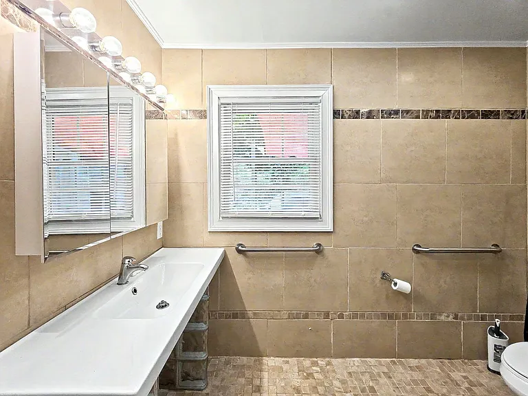 1804 Sumter St NW — Photo 20