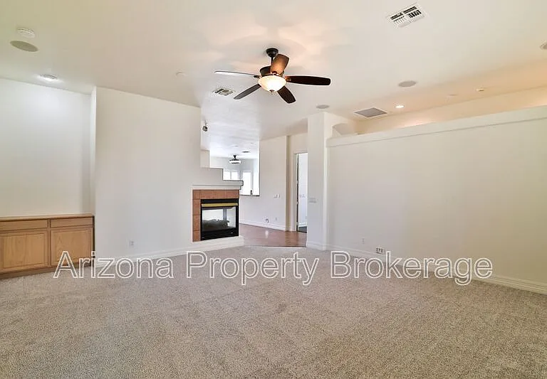 715 E Orchid Ln — Photo 7