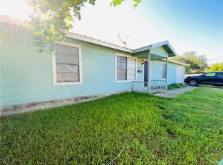 621 E Merriman St, Sinton, TX 78387