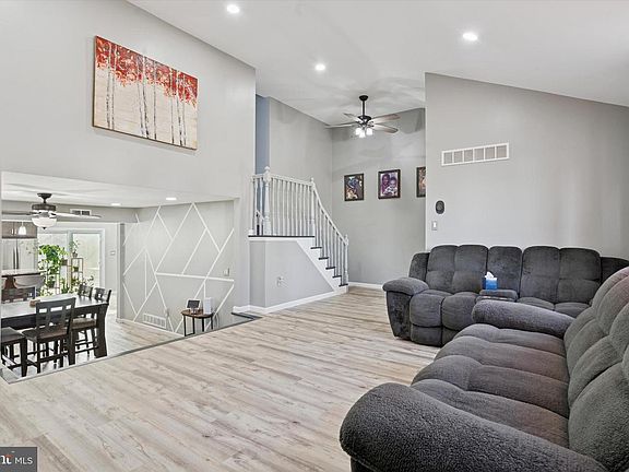 4th image of 44 E Bellamy Dr