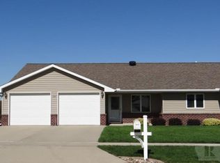 389 15th St SW, Le Mars, IA 51031