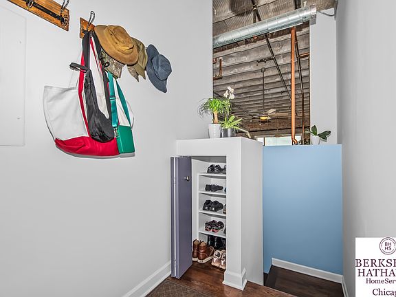 4th image of 2545 S Dearborn St APT 608