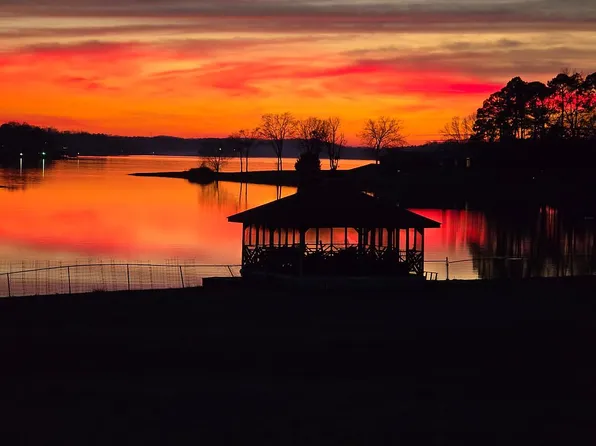 657 Shannon Lynn Shrs, Talladega, AL 35160