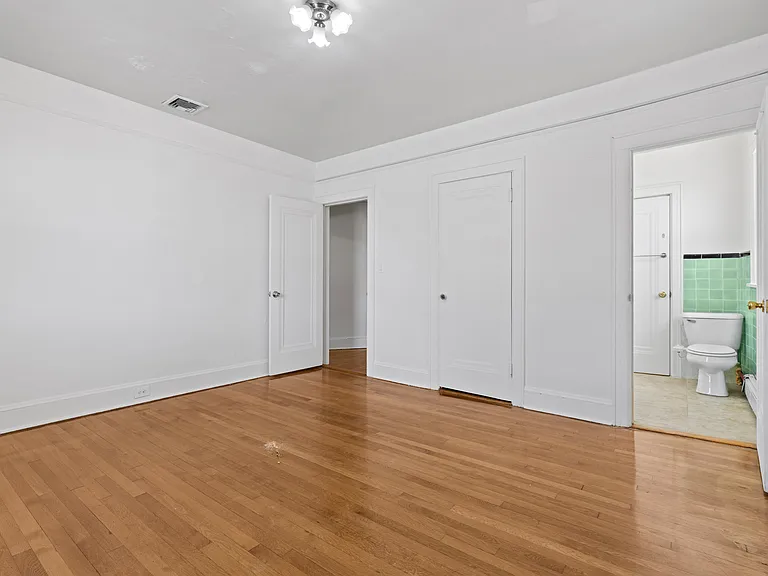 245 W Walnut St #2 — Photo 9
