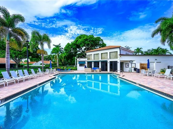 719 Reef Point Cir #13, Naples, FL 34108