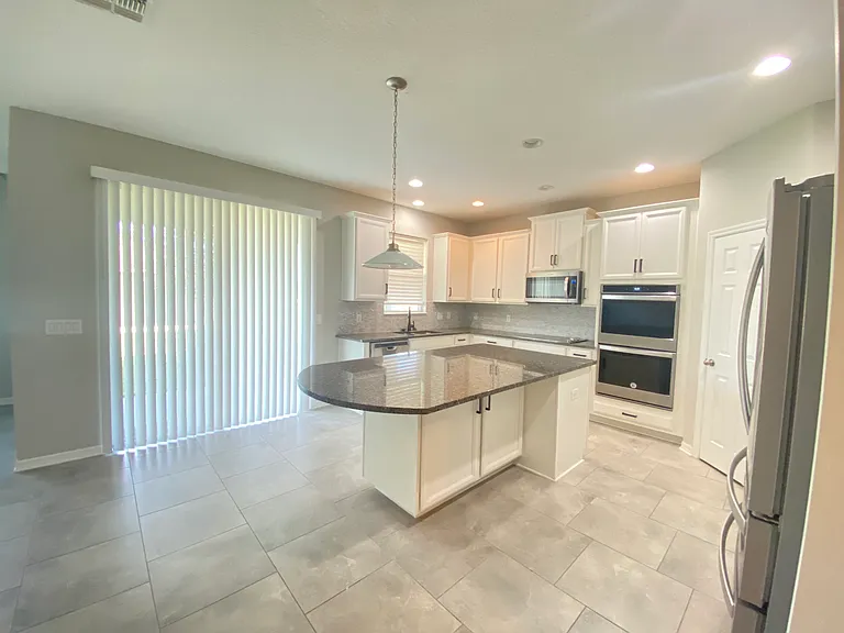 698 Bay Bridge Cir — Photo 10