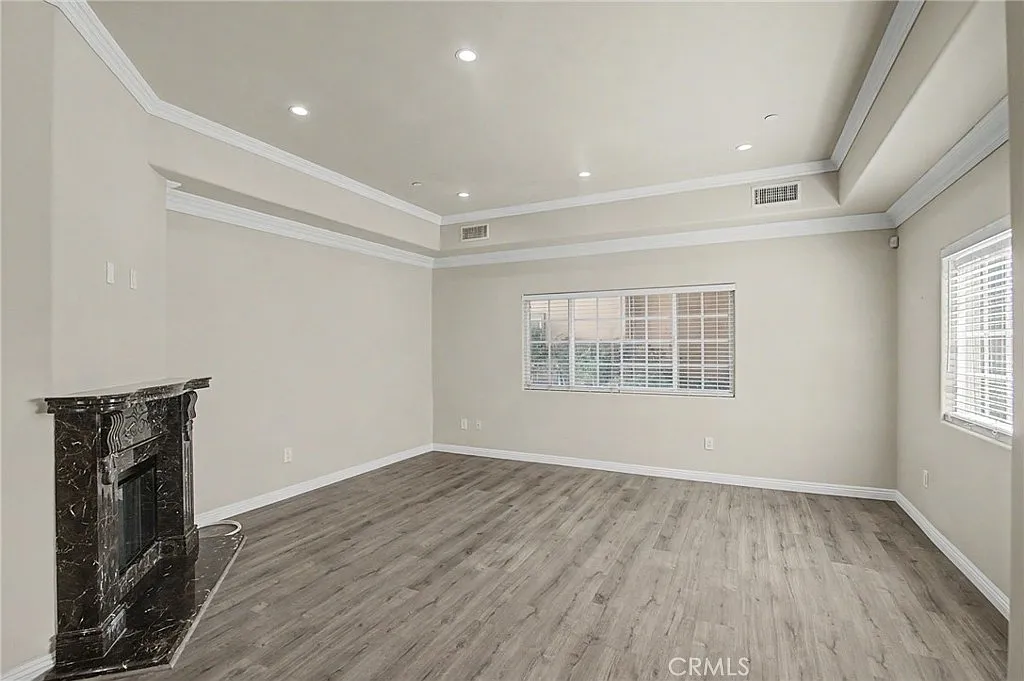 3 bed, 2.5 bath, 1480 sqft, $4,100 — Photo 3