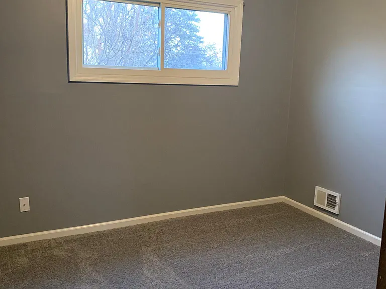 11830 Beech Daly Rd — Photo 10