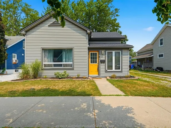 82 Pearl St W, Kingsville, ON N9Y 1V6
