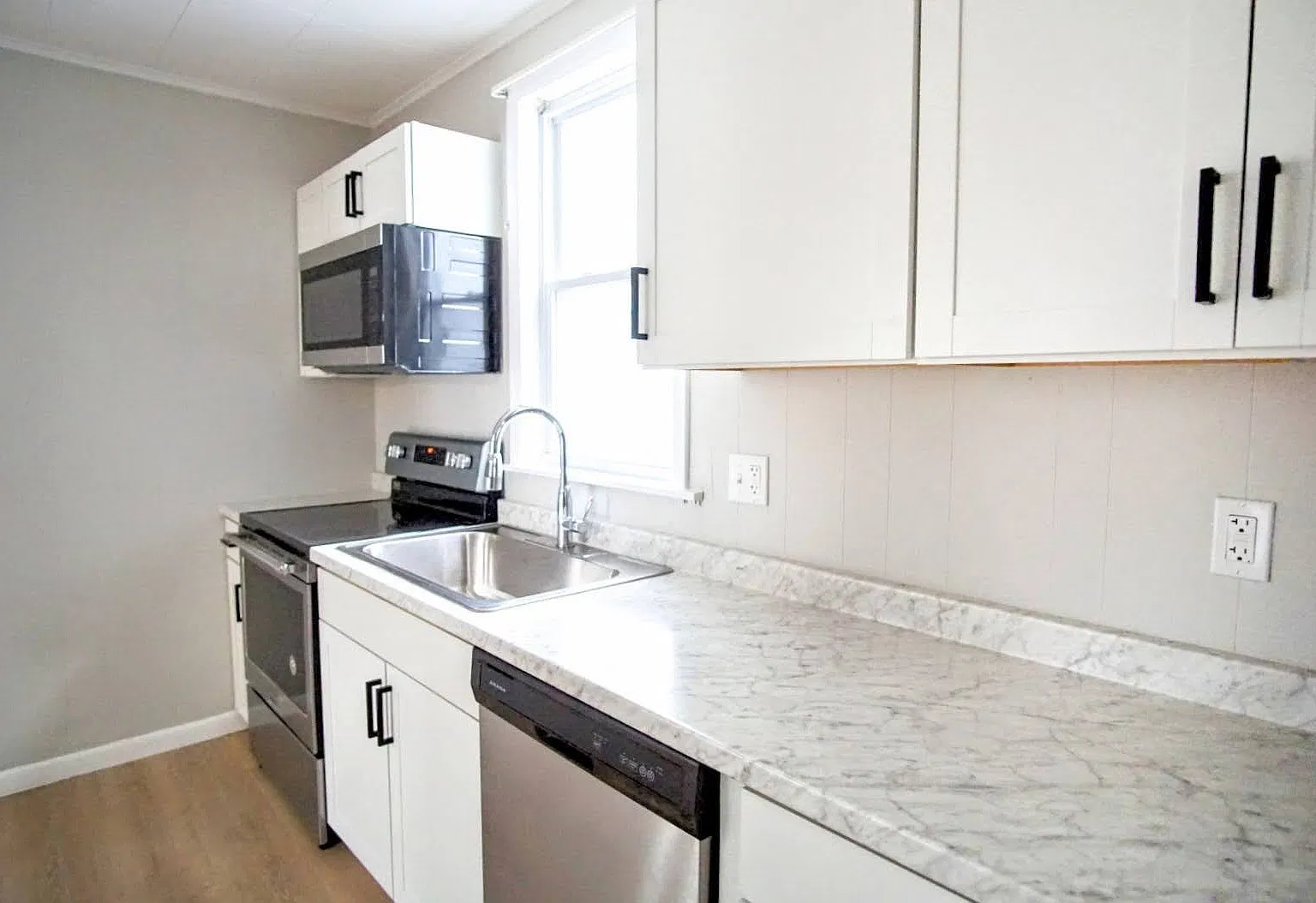 2 bed, 1.0 bath, 1215 sqft, $1,850 — Photo 3