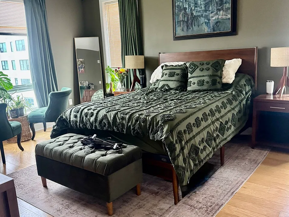 15 Guild St #205