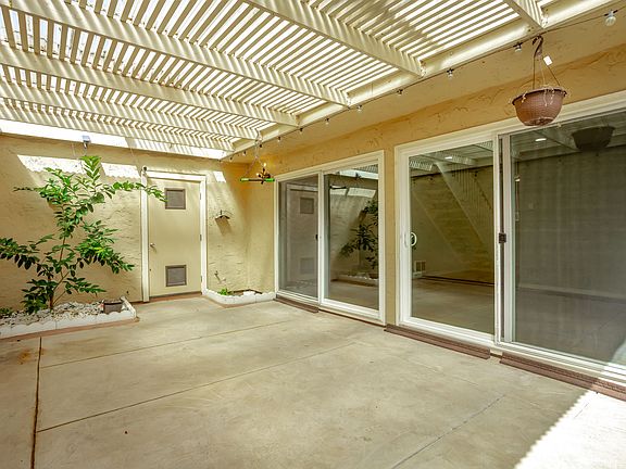 3rd image of 210 Truckee Ln