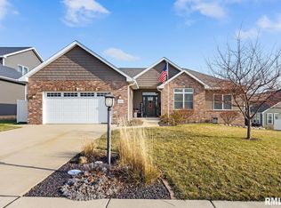 1203 Hampton Rd, Washington, IL 61571