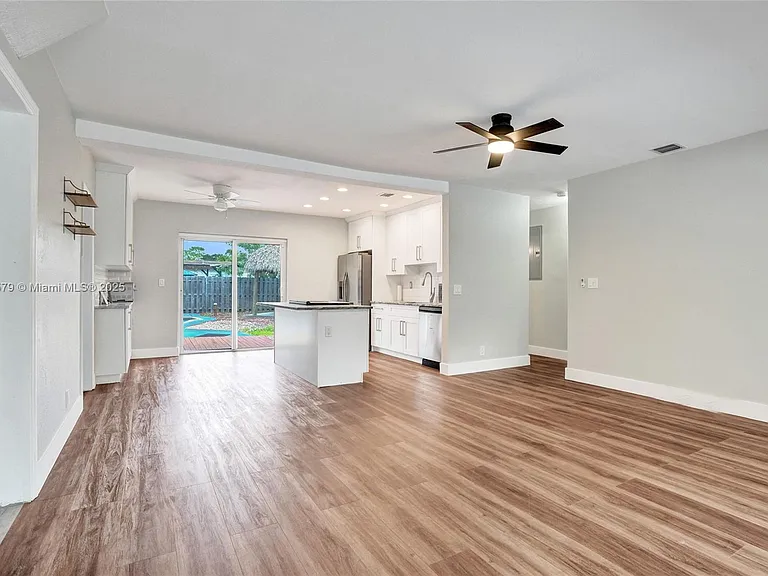 2281 SW 15th St — Photo 21