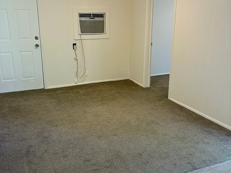 405 E Church St #5 — Photo 8