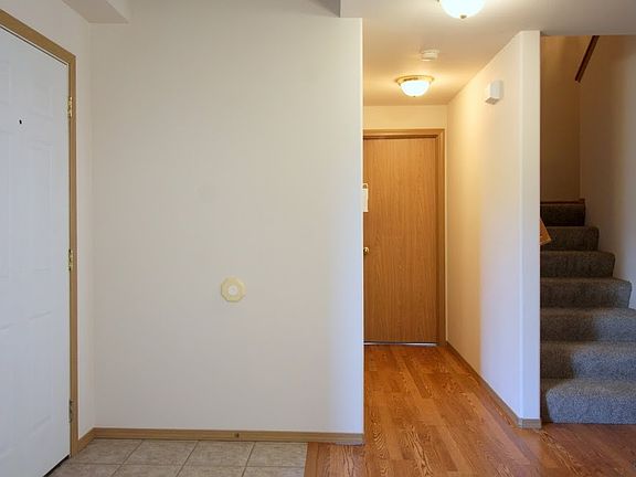 3rd image of 1310 Milbanke Dr SE