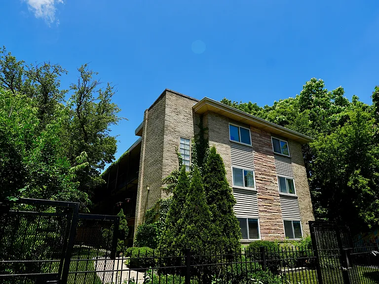 1404 W Estes Ave — Photo 20