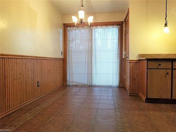 4th image of 1112 Parkview Ave