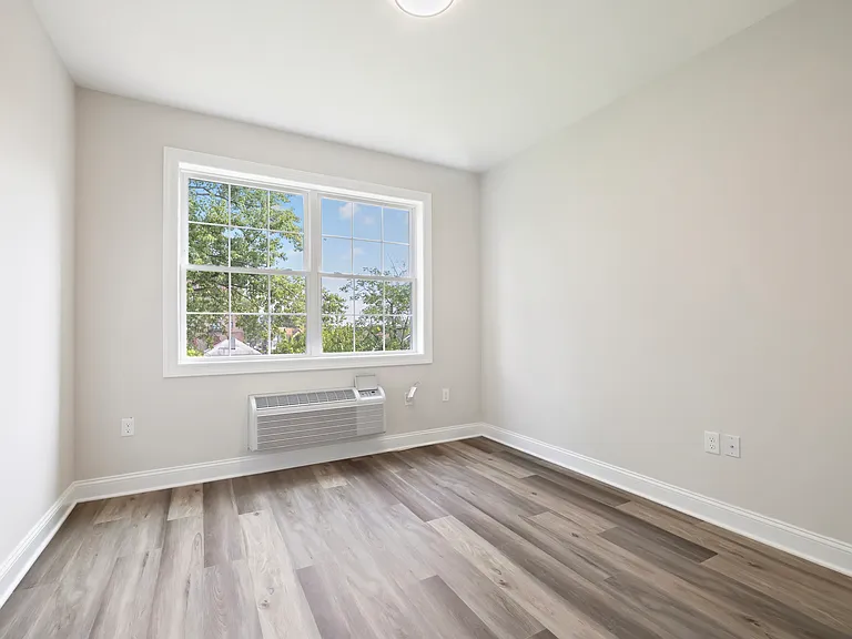 60 Woodside Pl — Photo 9