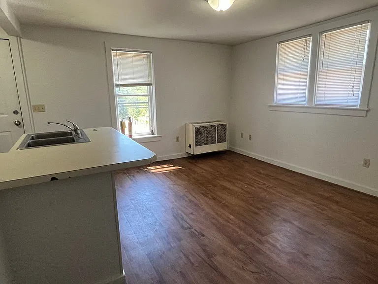 321 S Main St — Photo 4