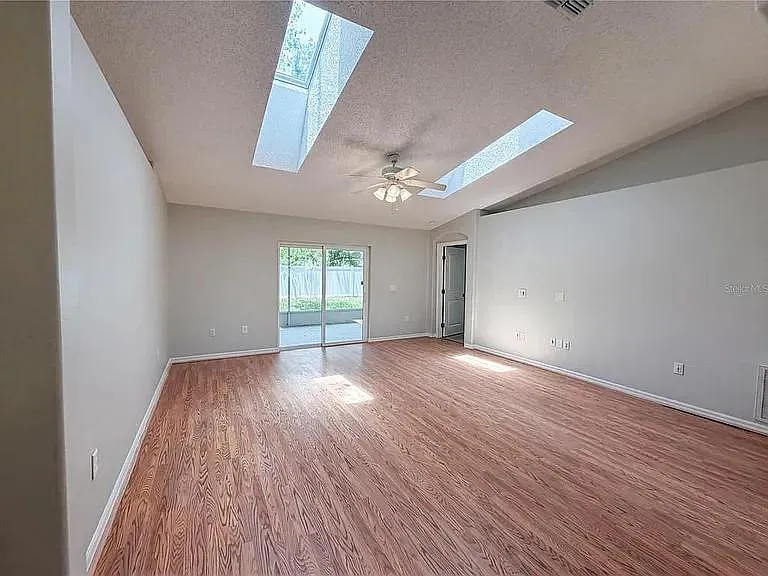 942 Windbrook Dr #1 — Photo 3
